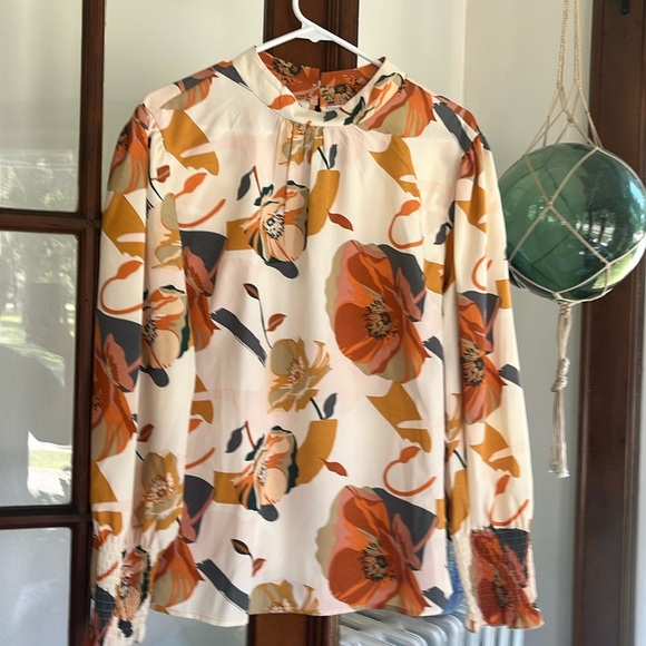SHEIN Tops - Beautiful Flowy blouse NWOT